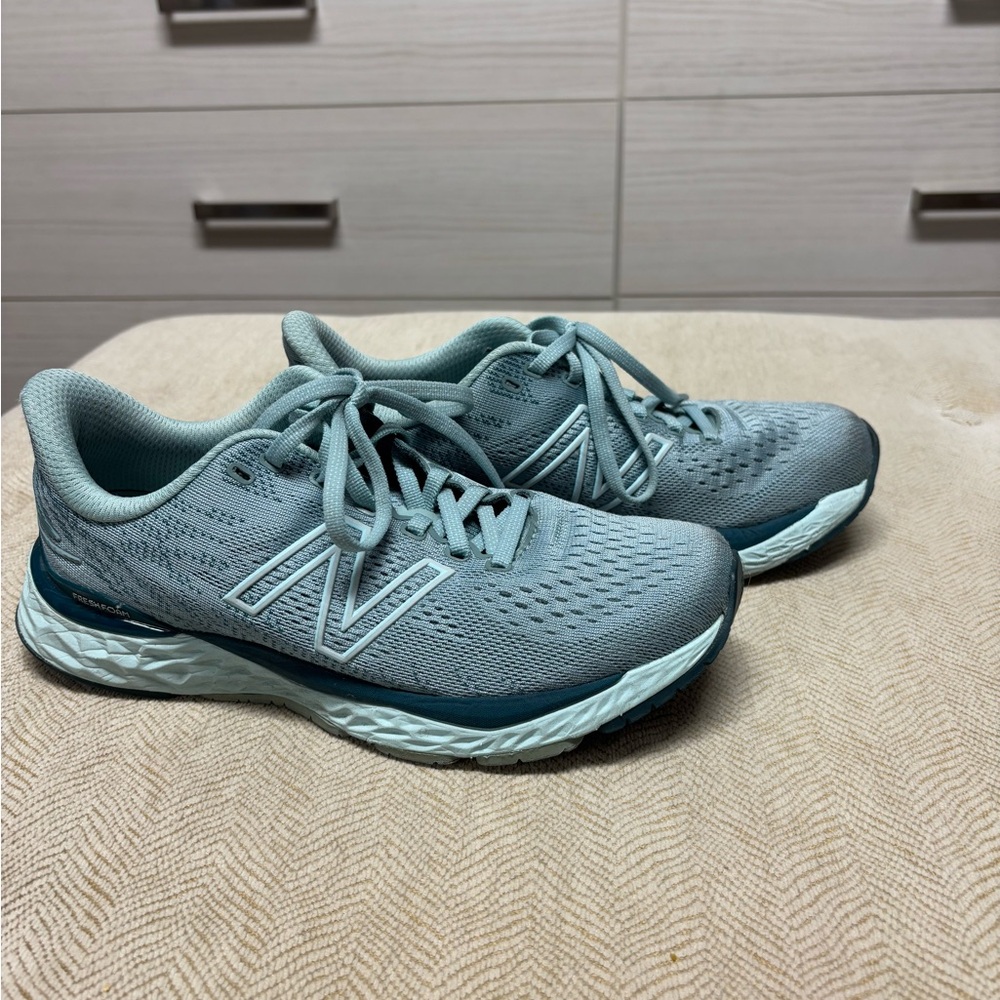 NEW BALANCE RUNNING SHOES - Picture 2 of 4